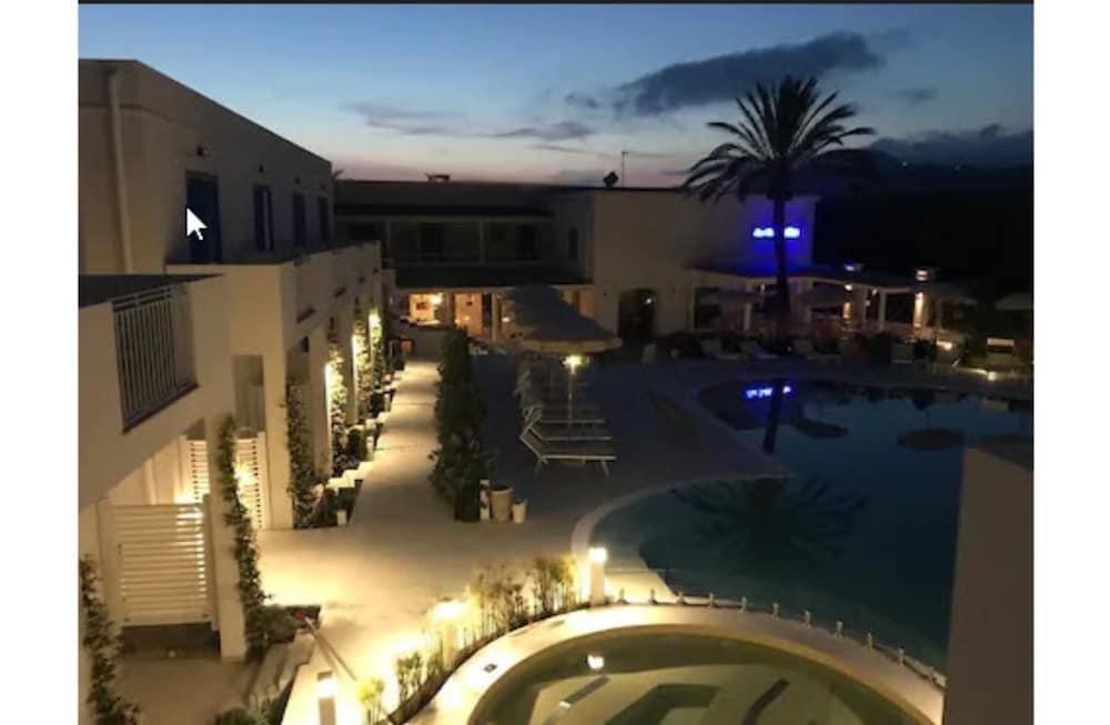 Les Sables Noirs & Hotel
