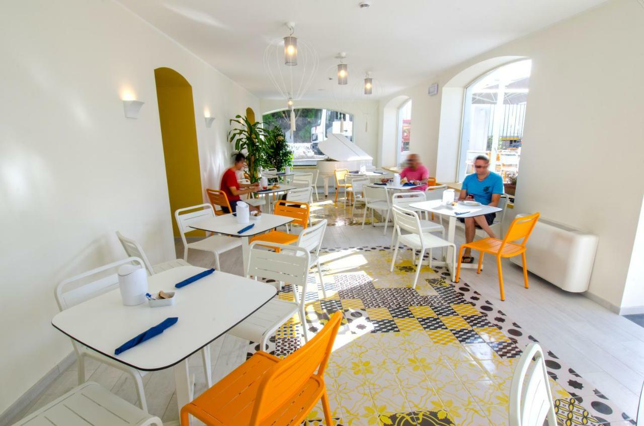 Les Sables Noirs & Hotel Vulcano (Isola)