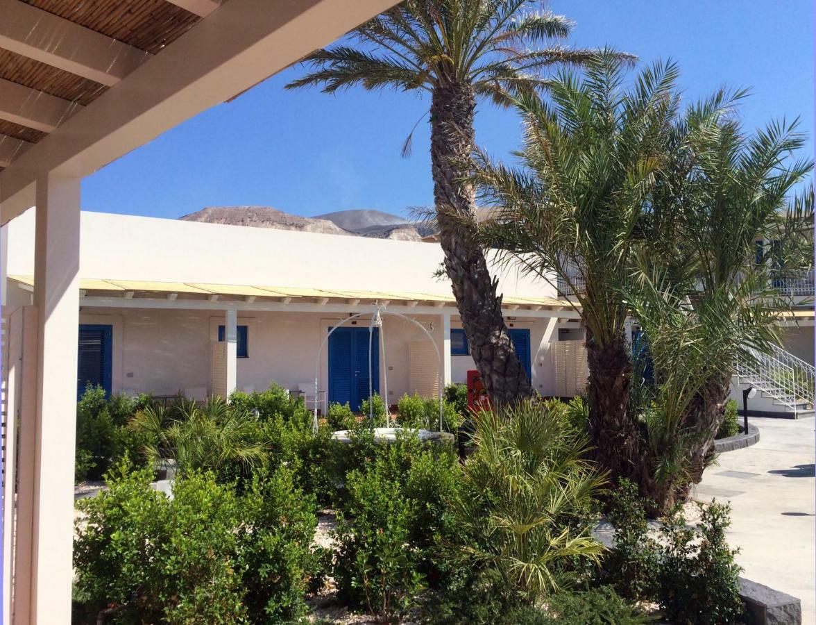 Les Sables Noirs & Hotel Vulcano (Isola)